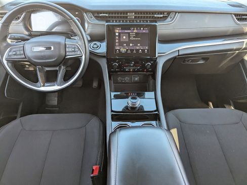 Used 2022 Jeep Grand Cherokee Laredo w/ Luxury Tech Group I image 16