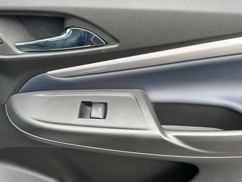 Used 2022 Chevrolet Bolt EUV LT w/ Convenience Package image 22