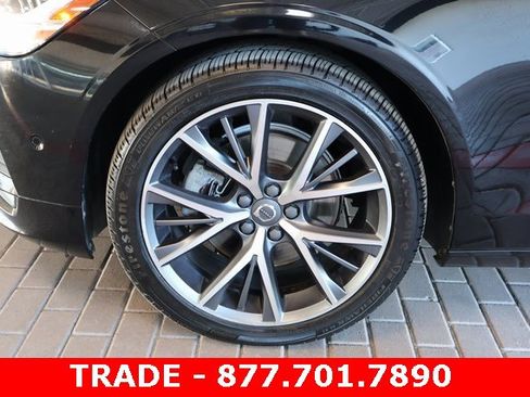 Used 2018 Volvo S90 T5 Momentum w/ Convenience Package image 8