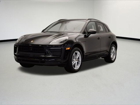 Used 2025 Porsche Macan image 1