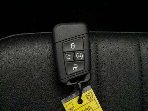Certified 2024 Volkswagen Tiguan SE R-Line AWD/4WD image 32