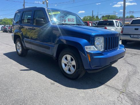 Used 2010 Jeep Liberty Sport AWD/4WD image 4