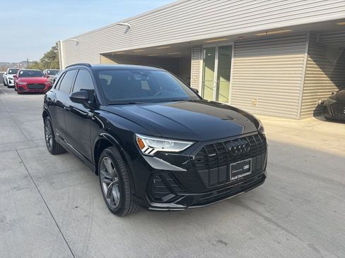 Used 2025 Audi Q3 2.0T Premium w/ Black Optic Sport Package image 3