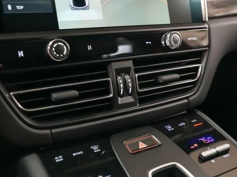 New 2026 Porsche Macan GTS image 32