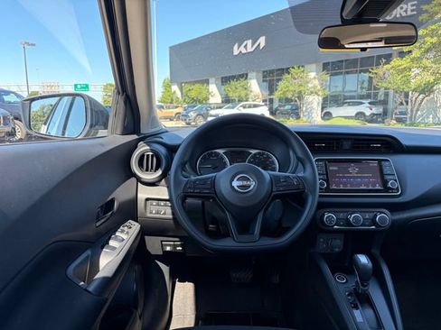 Used 2025 Nissan Kicks Play S FWD image 3