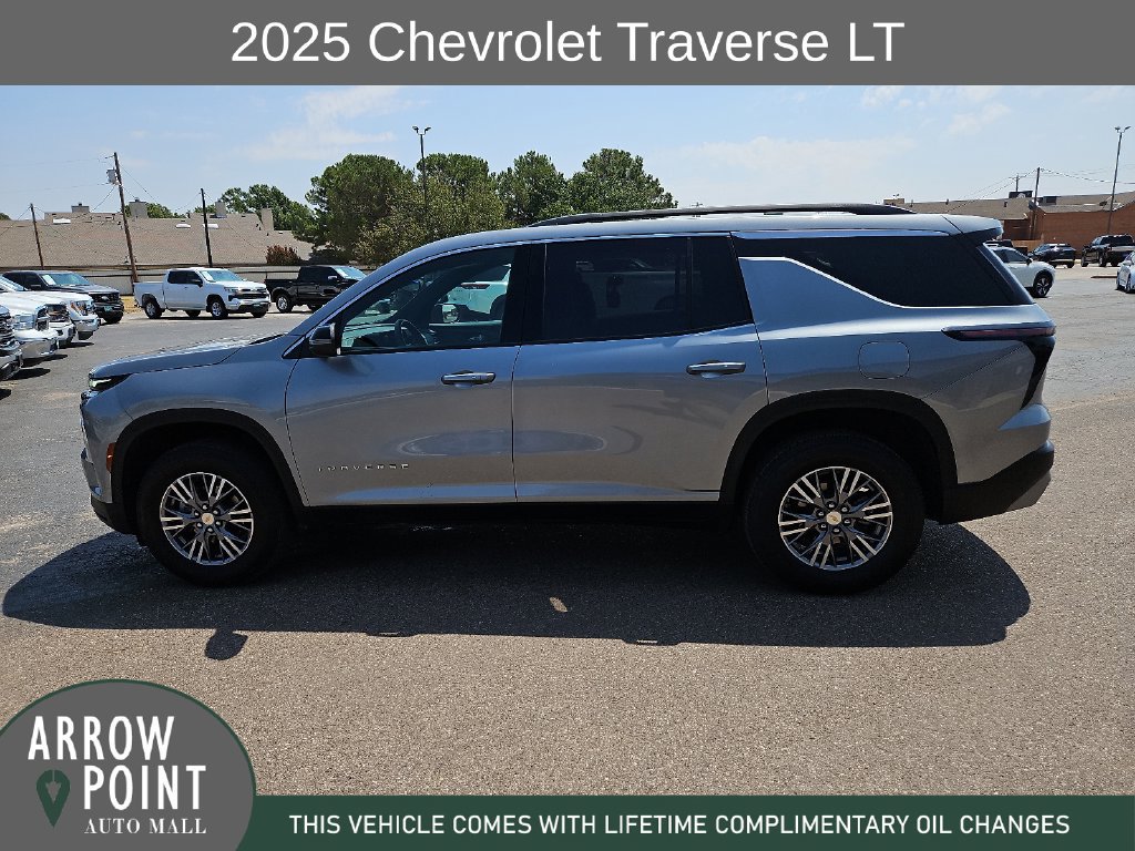 Used 2025 Chevrolet Traverse LT FWD image 7