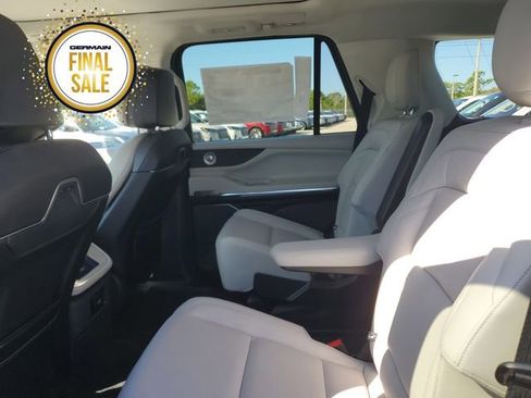 New 2025 Lincoln Navigator Reserve image 17