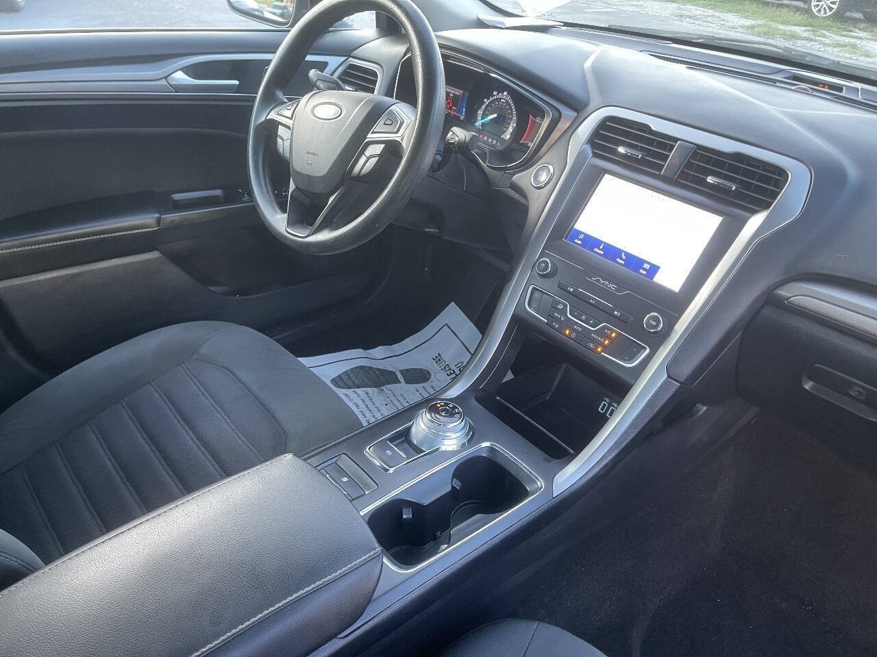 Used 2020 Ford Fusion SE FWD image 27