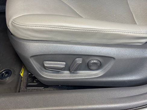 Used 2021 Toyota Camry XLE FWD image 10