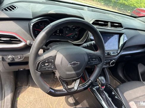 Used 2023 Chevrolet TrailBlazer RS w/ Sun and Liftgate Package FWD image 10