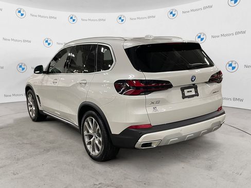 New 2026 BMW X5 xDrive50e image 3