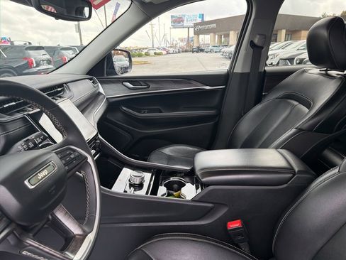 Used 2023 Jeep Grand Cherokee Limited image 14