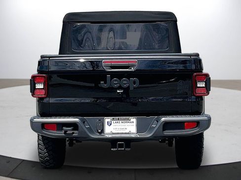 Certified 2024 Jeep Gladiator Sport AWD/4WD image 8