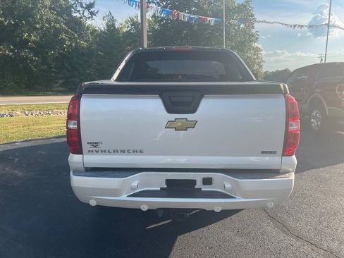 Used 2011 Chevrolet Avalanche LTZ RWD image 5