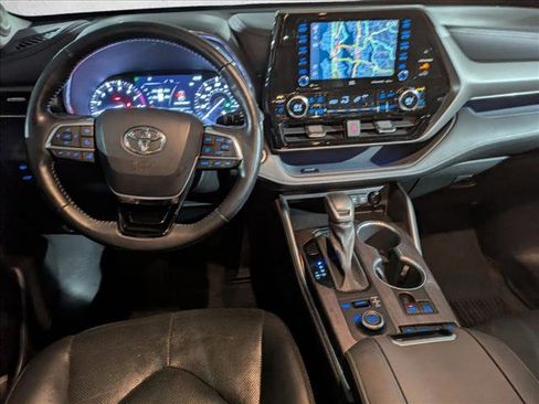 Used 2021 Toyota Highlander Limited image 23
