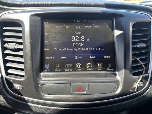 Used 2016 Chrysler 200 Limited w/ Anniversary Edition image 15