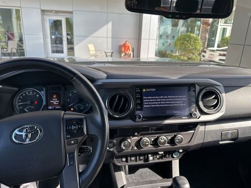Used 2022 Toyota Tacoma TRD Off-Road w/ Technology Package image 6