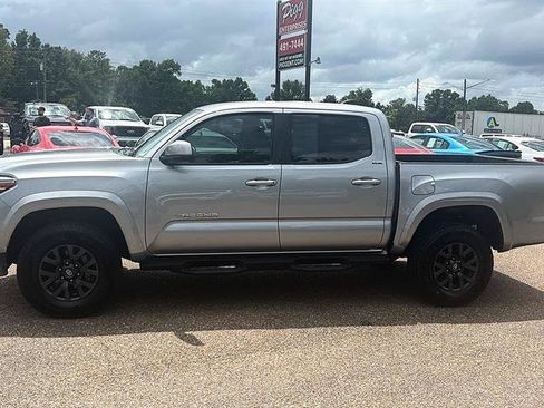 Used 2021 Toyota Tacoma SR5 RWD image 21