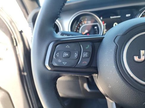 Used 2023 Jeep Gladiator Willys image 35