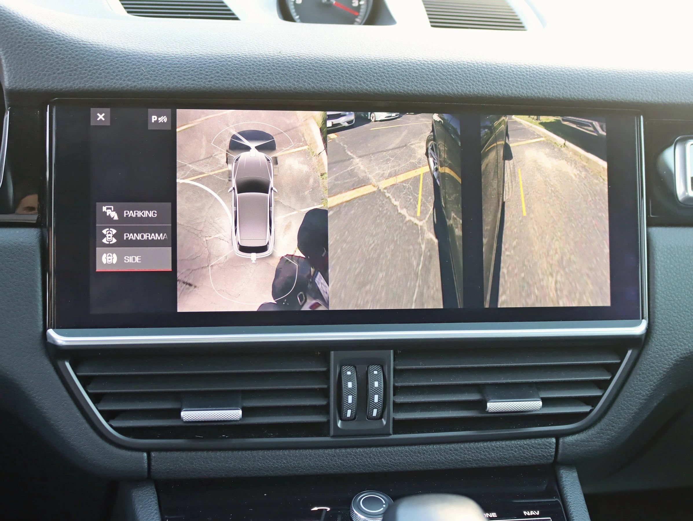 Used 2020 Porsche Cayenne AWD/4WD image 21