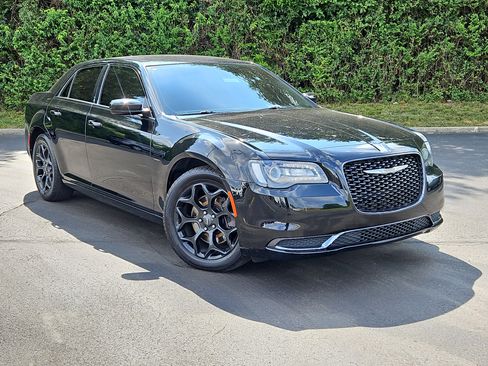 Used 2019 Chrysler 300 Touring w/ Sport Appearance Package AWD/4WD image 31