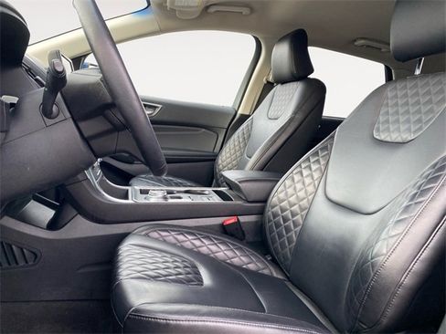 Used 2024 Ford Edge Titanium image 9