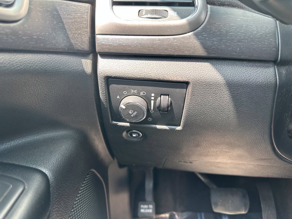 Used 2018 Jeep Grand Cherokee Altitude AWD/4WD image 34