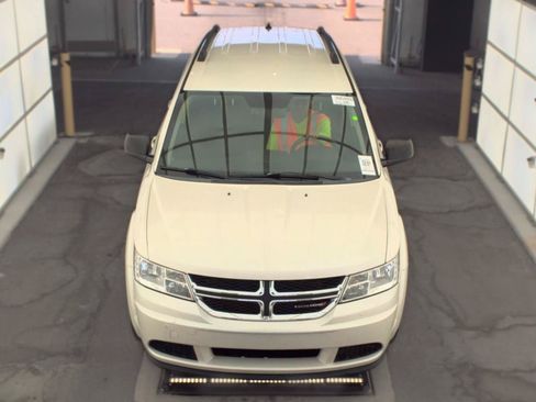 Used 2016 Dodge Journey SE w/ Flexible Seating Group FWD image 2