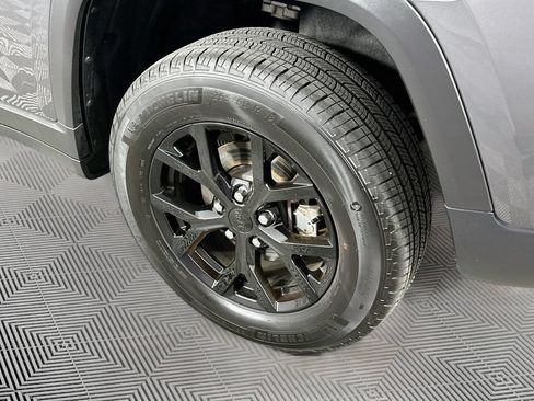 Certified 2025 Jeep Grand Cherokee Altitude AWD/4WD image 42
