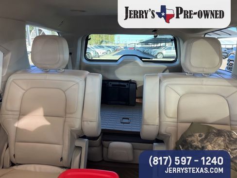 Used 2021 Lincoln Navigator Reserve image 11
