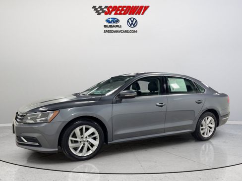 Used 2018 Volkswagen Passat 2.0T SE FWD image 11