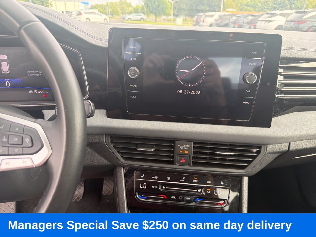 Used 2025 Volkswagen Jetta SE FWD image 17