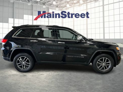 Used 2017 Jeep Grand Cherokee Limited AWD/4WD image 6