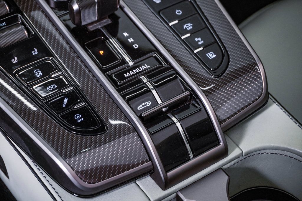 Used 2026 Aston Martin Vanquish Convertible RWD image 34
