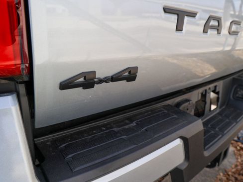 Used 2024 Toyota Tacoma TRD Sport image 11