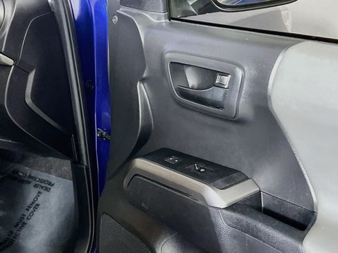 Used 2022 Toyota Tacoma SR5 w/ Technology Package RWD image 32
