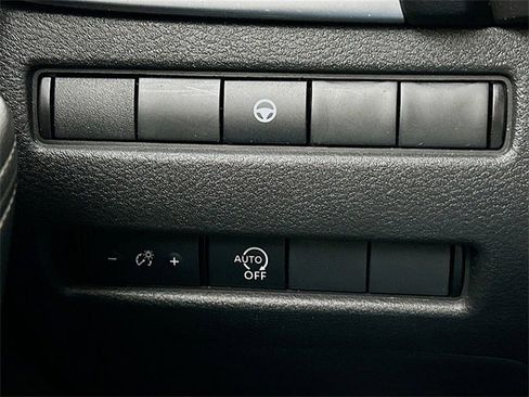 Used 2023 Nissan Rogue SV image 10