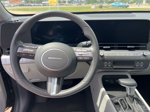 Used 2025 Hyundai Kona SEL FWD image 17