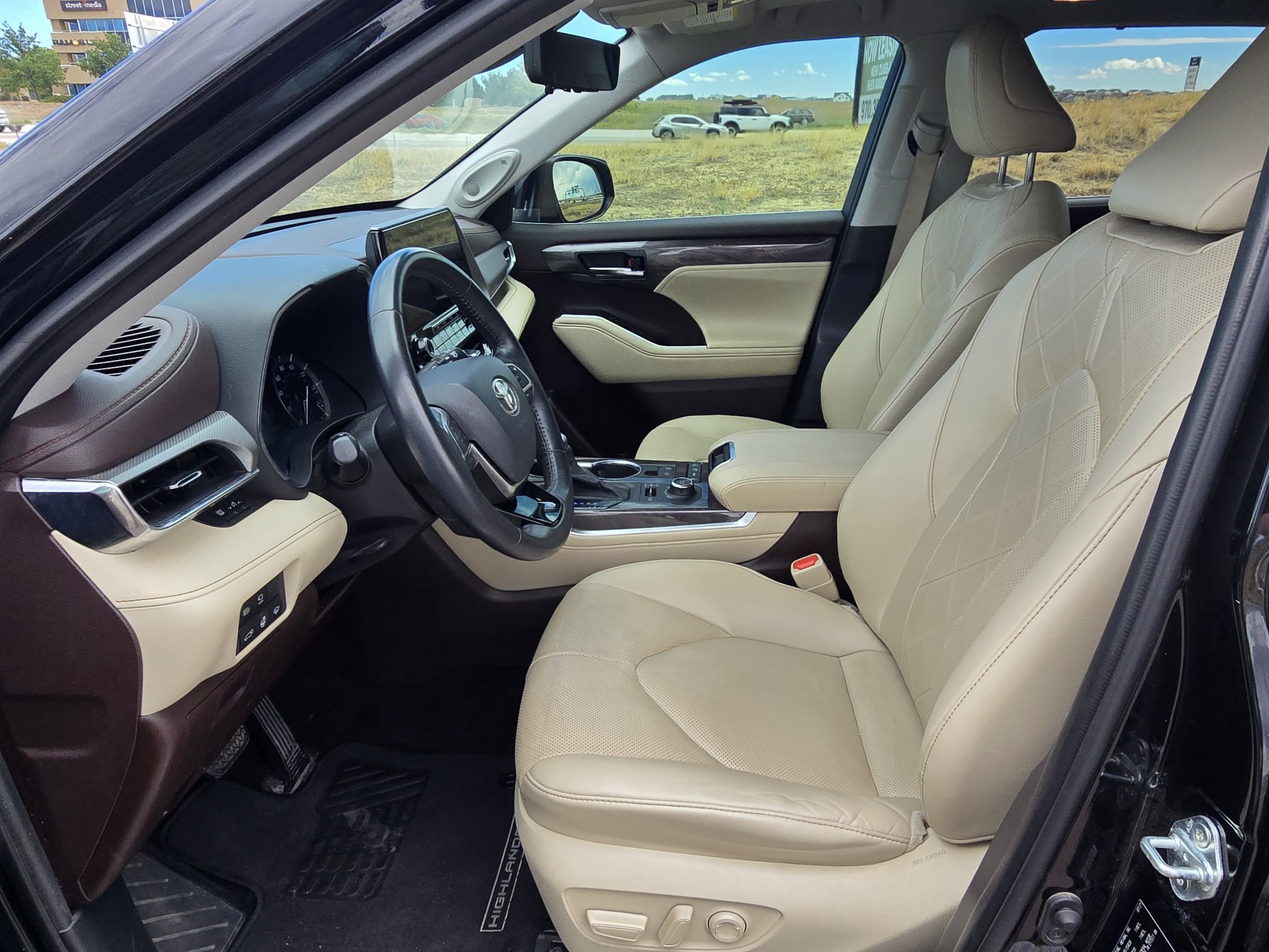 Used 2021 Toyota Highlander Platinum AWD/4WD image 12