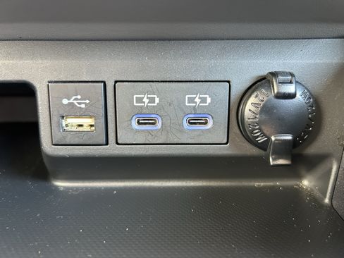 Used 2022 Toyota Highlander XLE AWD/4WD image 33
