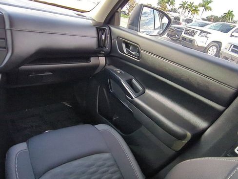 Certified 2024 Nissan Pathfinder S image 17