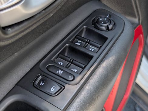 Used 2023 Jeep Renegade Trailhawk AWD/4WD image 15