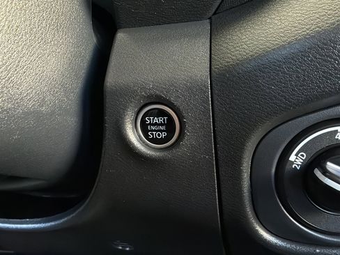 Used 2024 Nissan Frontier SV image 21