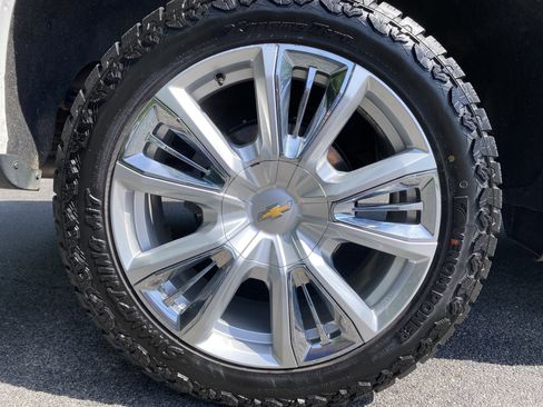 Used 2022 Chevrolet Silverado 1500 High Country w/ High Country Premium Package AWD/4WD image 46