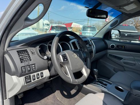 Used 2012 Toyota Tacoma 4x4 Double Cab w/ TRD Off-Road Pkg image 10