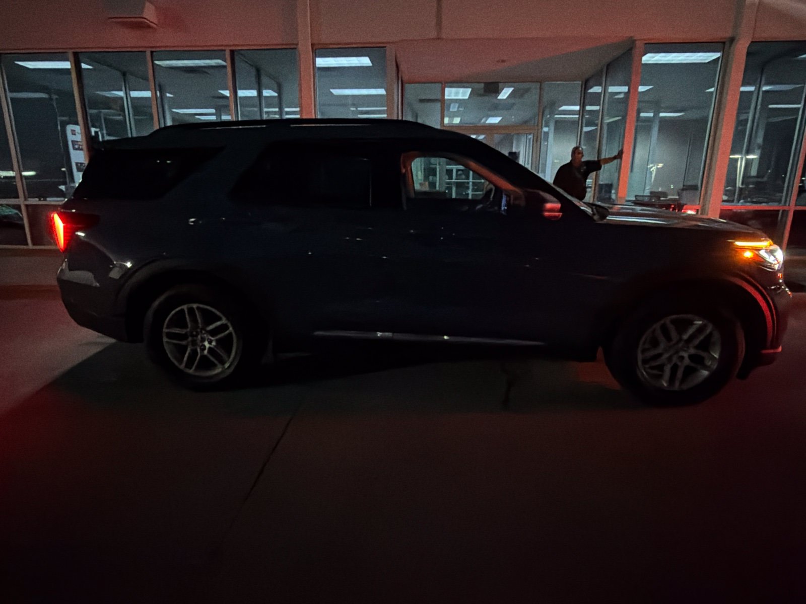 Used 2025 Ford Explorer Active RWD image 4