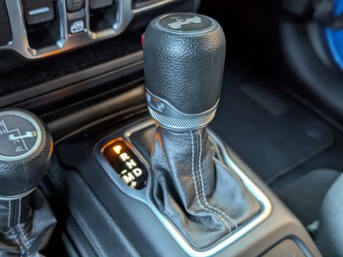 Used 2024 Jeep Wrangler Sport S image 33