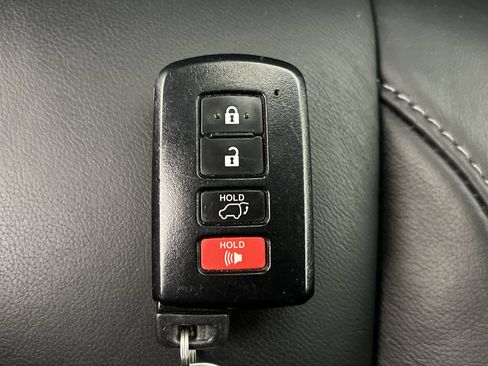 Used 2018 Toyota Highlander SE FWD image 39