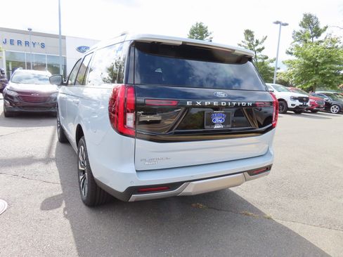 New 2025 Ford Expedition Platinum w/ Driver's Package image 6
