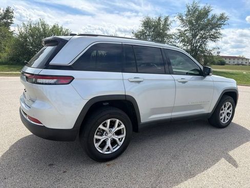 Used 2022 Jeep Grand Cherokee Limited AWD/4WD image 3